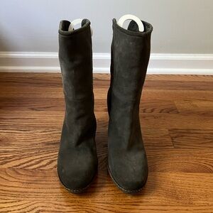 Gray Faux Suede Boot. (Size 8). Outside great condition. Inside need new insoles
